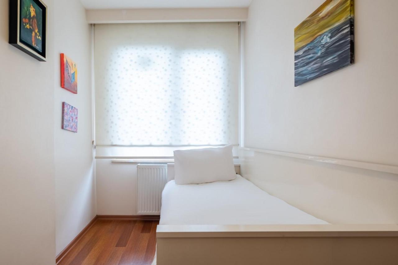 Pleasant Flat With Central Location In Sisli Istanbul Exterior photo